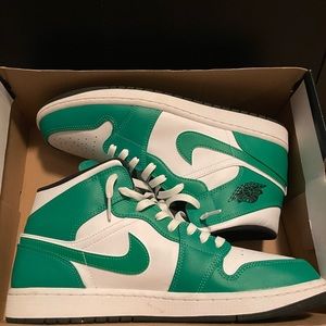 Jordan AJ 1 Mid - excellent condition - size 12